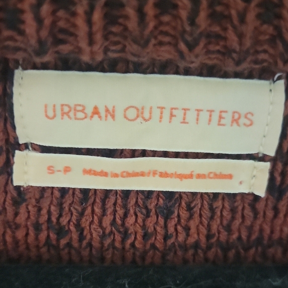 Urban Outfitters Maroon Knit Cardigan - Picture 2 of 3